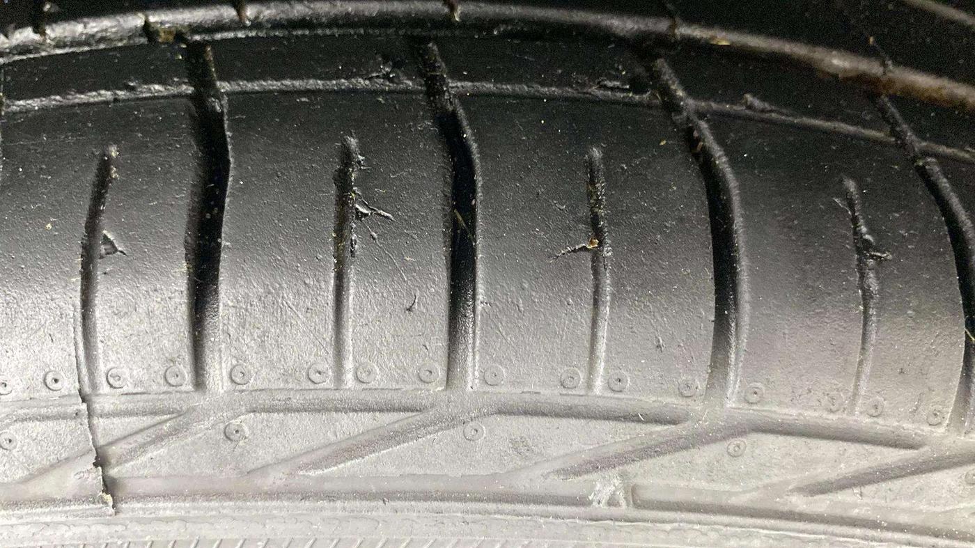 2022 Tata NEXON XZA PLUS PETROL DARK EDITION, Petrol, Automatic, 26,356 km, Right Front Tyre Tread