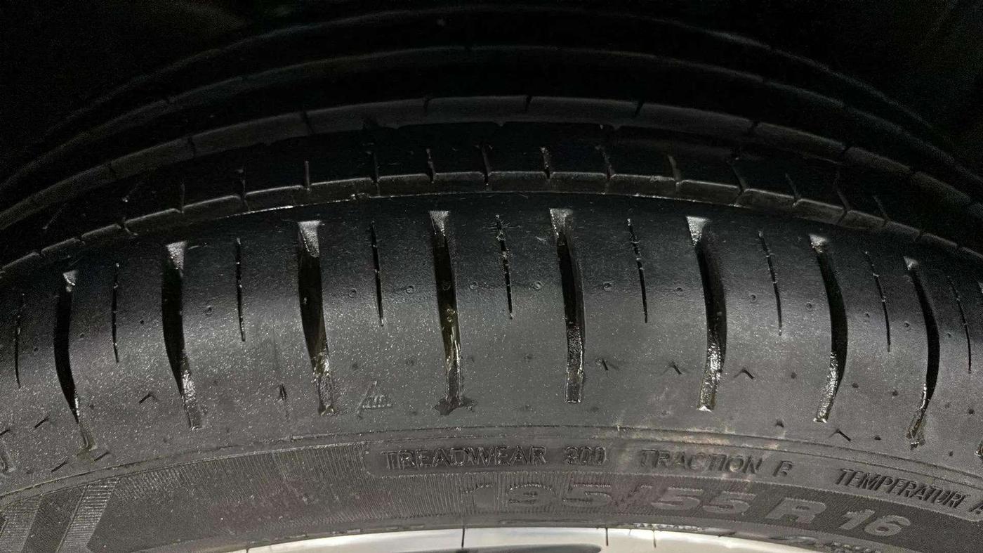 2022 Toyota Glanza V AMT, Petrol, Automatic, 27,087 km, Right Rear Tyre Tread