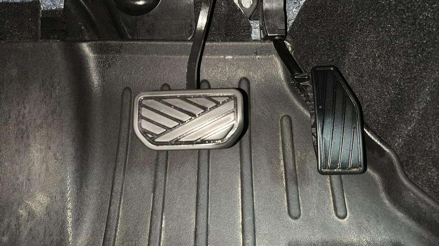 2022 Toyota Glanza V AMT, Petrol, Automatic, 27,087 km, Pedals