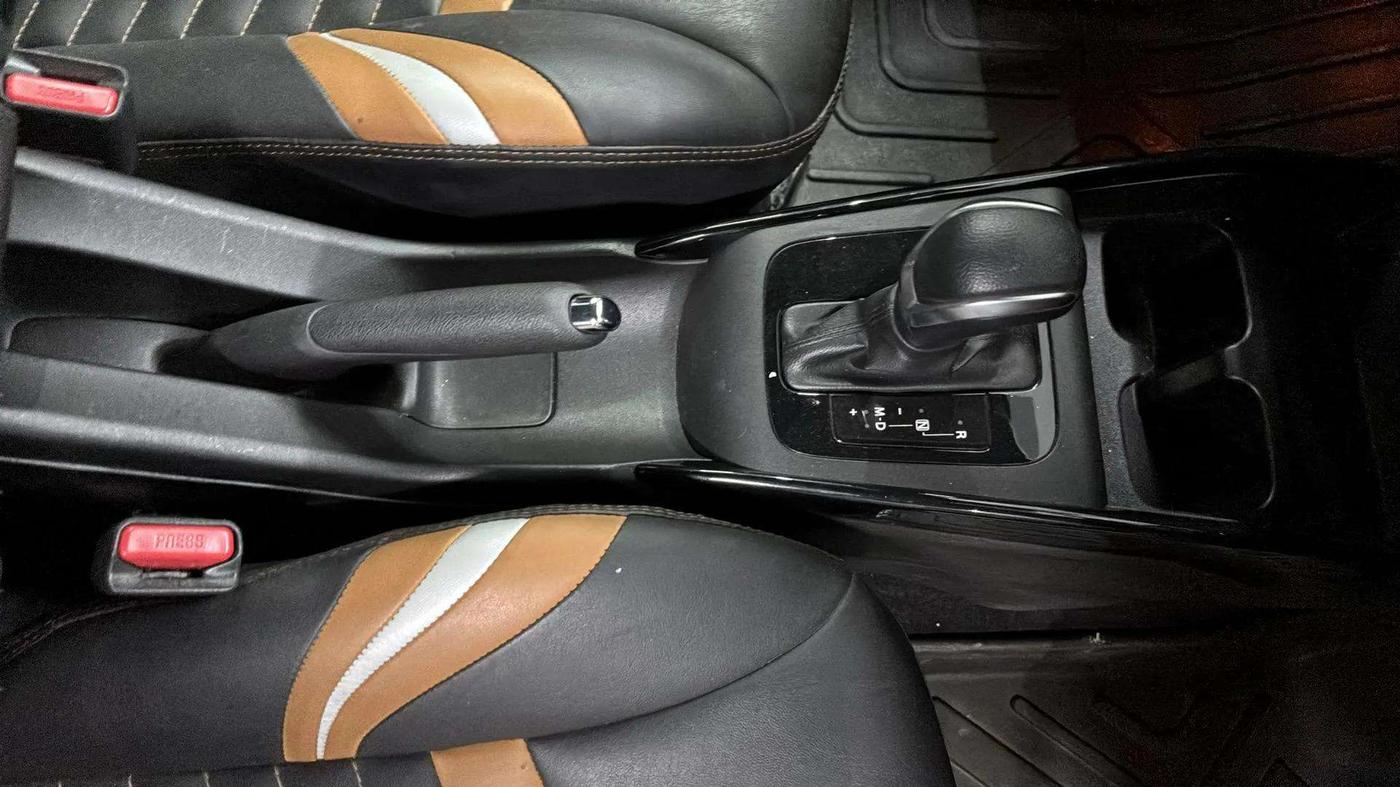 2022 Toyota Glanza V AMT, Petrol, Automatic, 27,087 km, Gear Lever