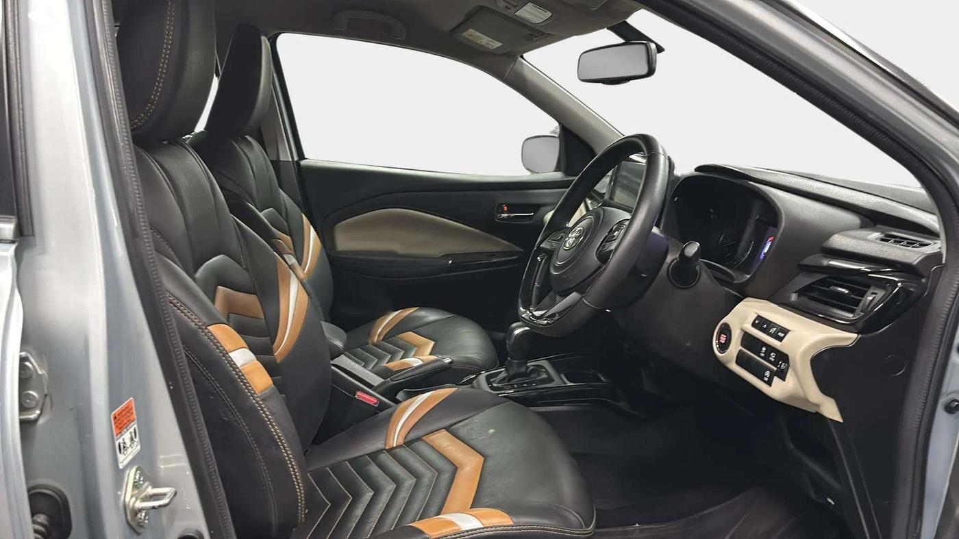 2022 Toyota Glanza V AMT, Petrol, Automatic, 27,087 km, Right Side Front Door Cabin