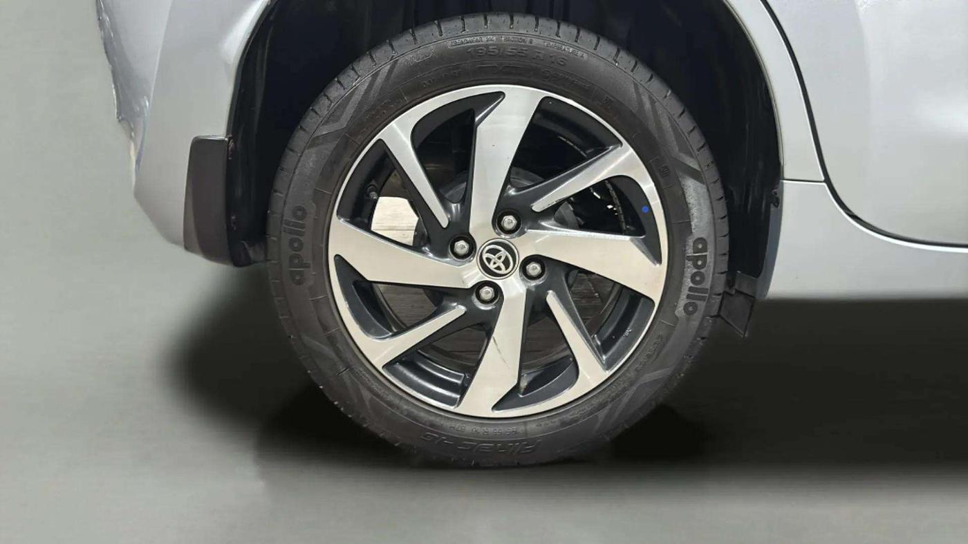2022 Toyota Glanza V AMT, Petrol, Automatic, 27,087 km, Right Rear Wheel