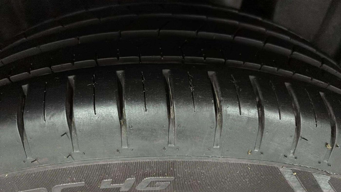 2022 Toyota Glanza V AMT, Petrol, Automatic, 27,087 km, Left Rear Tyre Tread