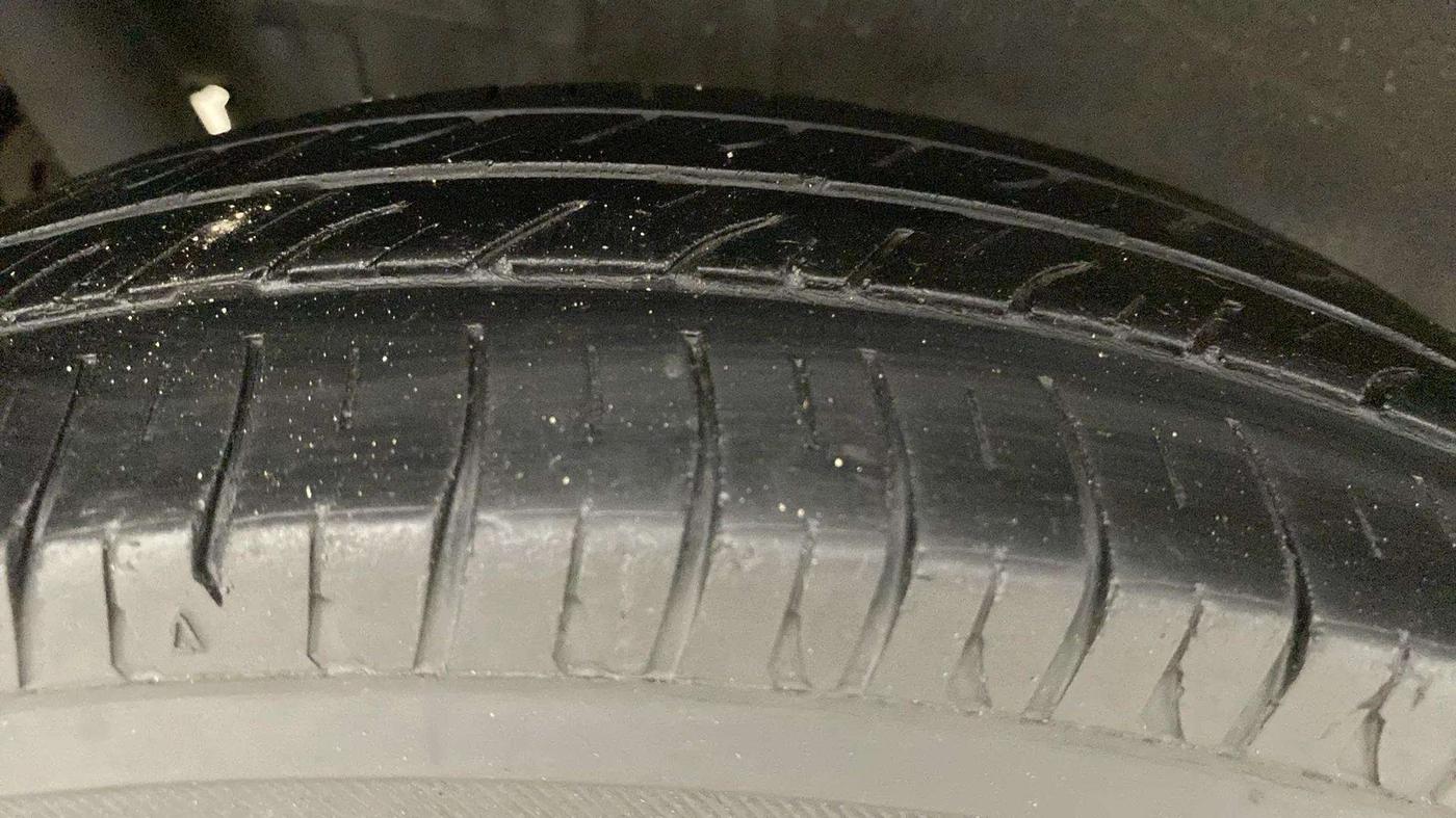 2014 Maruti Wagon R 1.0 LXI CNG, CNG, Manual, 72,605 km, Right Rear Tyre Tread