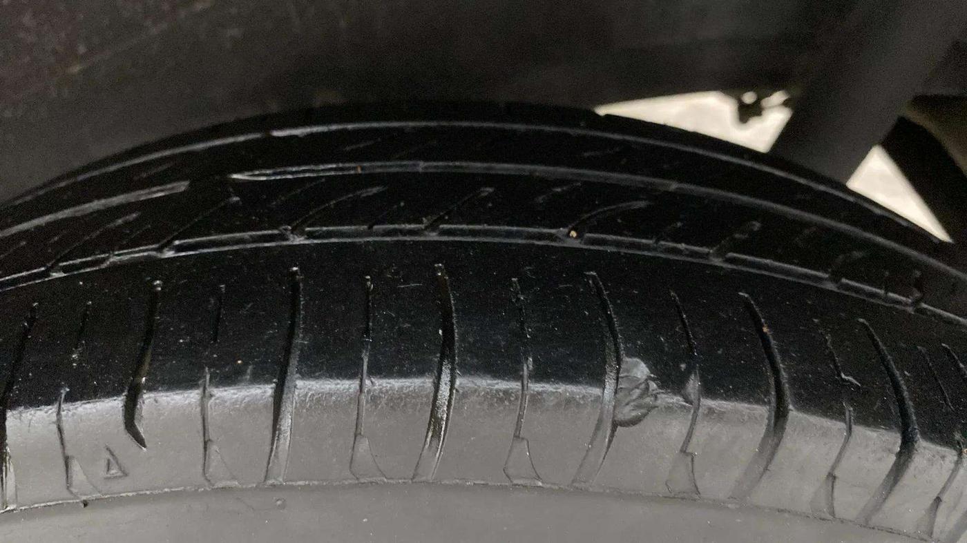2014 Maruti Wagon R 1.0 LXI CNG, CNG, Manual, 72,605 km, Left Rear Tyre Tread