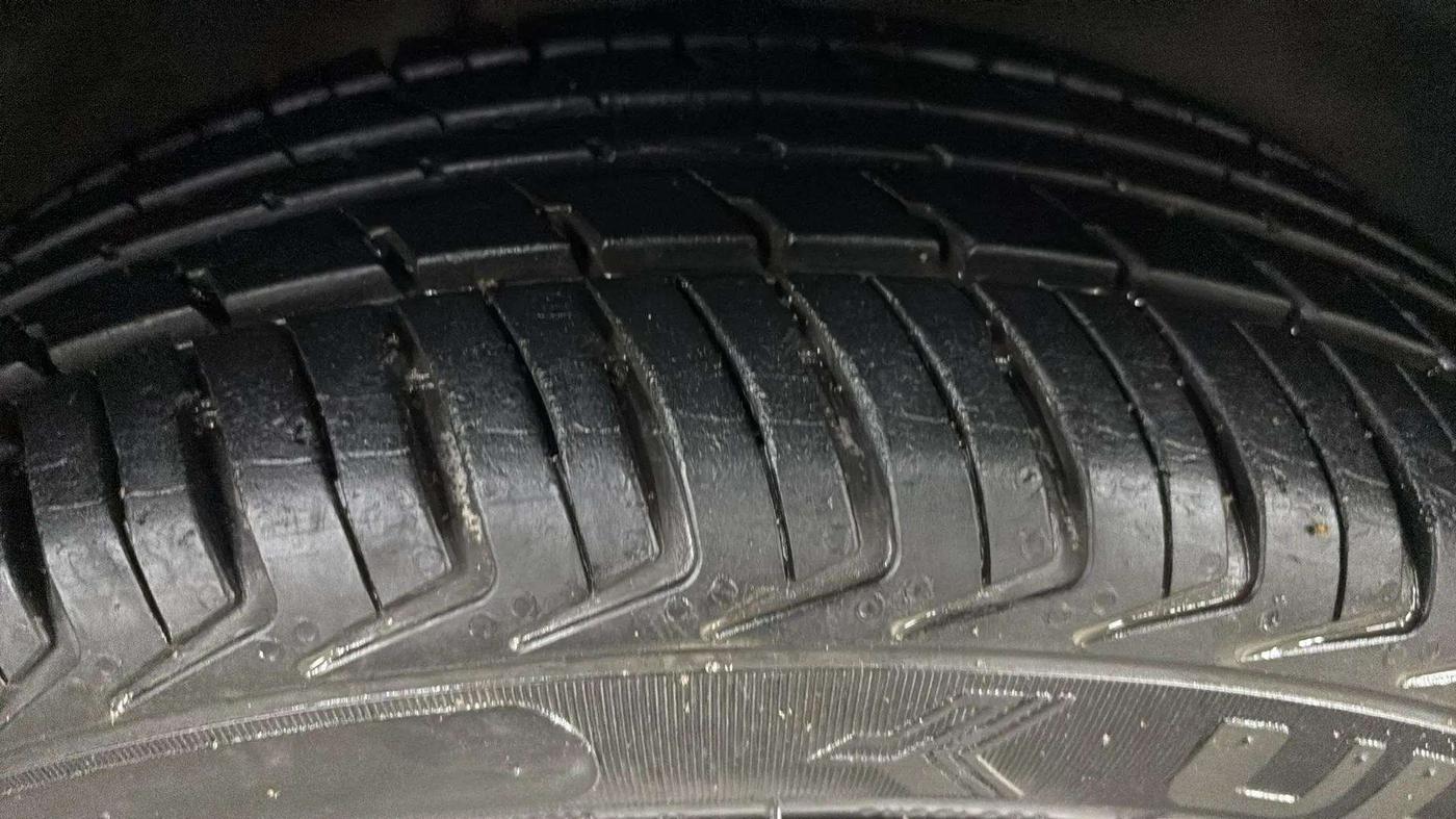 2016 Maruti Alto K10 VXI, Petrol, Manual, 39,909 km, Right Front Tyre Tread