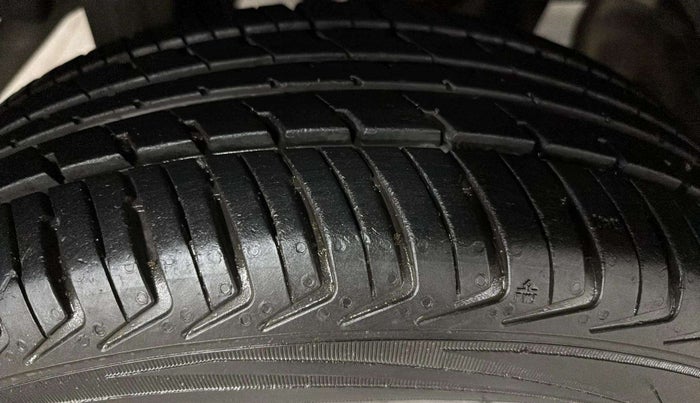 2016 Maruti Alto K10 VXI, Petrol, Manual, 39,737 km, Right Rear Tyre Tread