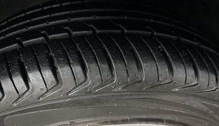 2016 Maruti Alto K10 VXI, Petrol, Manual, 39,737 km, Left Front Tyre Tread