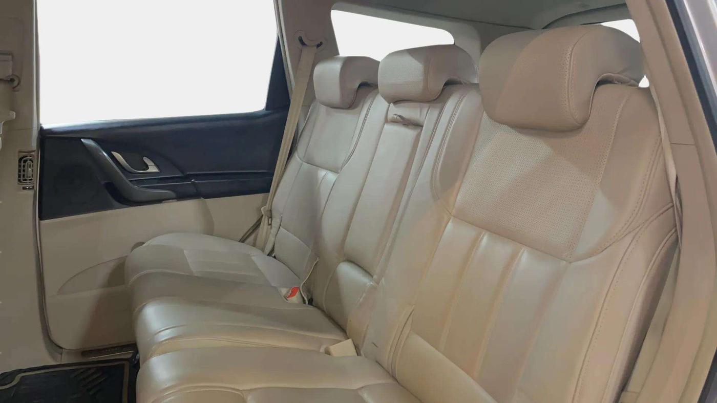 2015 Mahindra XUV500 W10 1.99, Diesel, Manual, 71,141 km, Right Side Rear Door Cabin