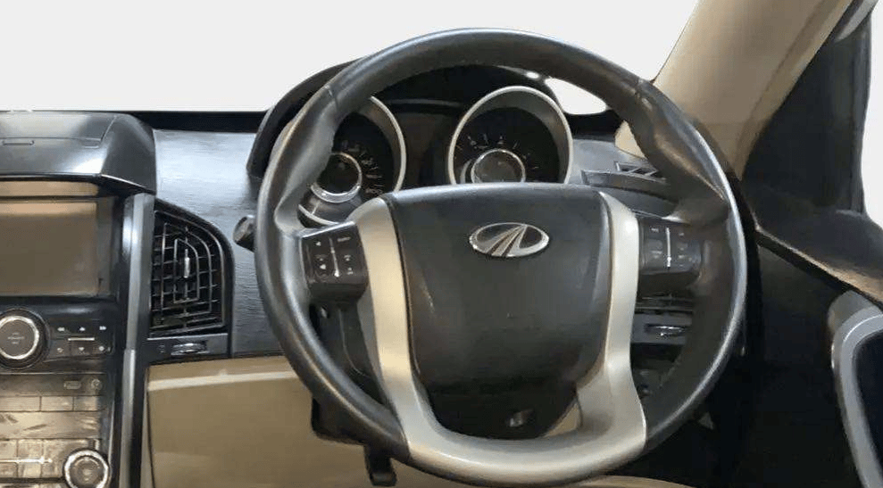 2015 Mahindra XUV500 W10 1.99, Diesel, Manual, 71,141 km, Steering Wheel Close Up