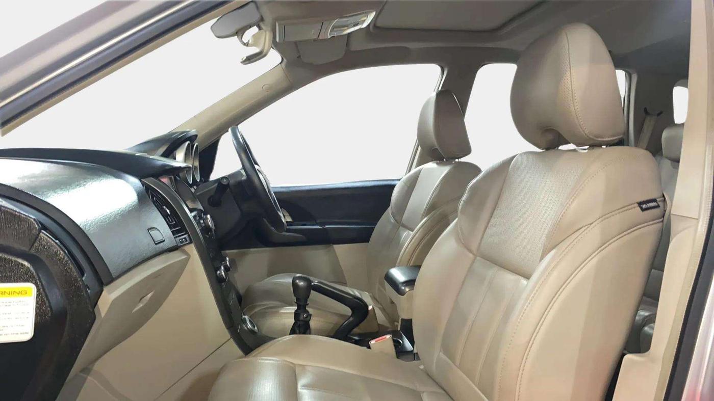 2015 Mahindra XUV500 W10 1.99, Diesel, Manual, 71,141 km, Right Side Front Door Cabin