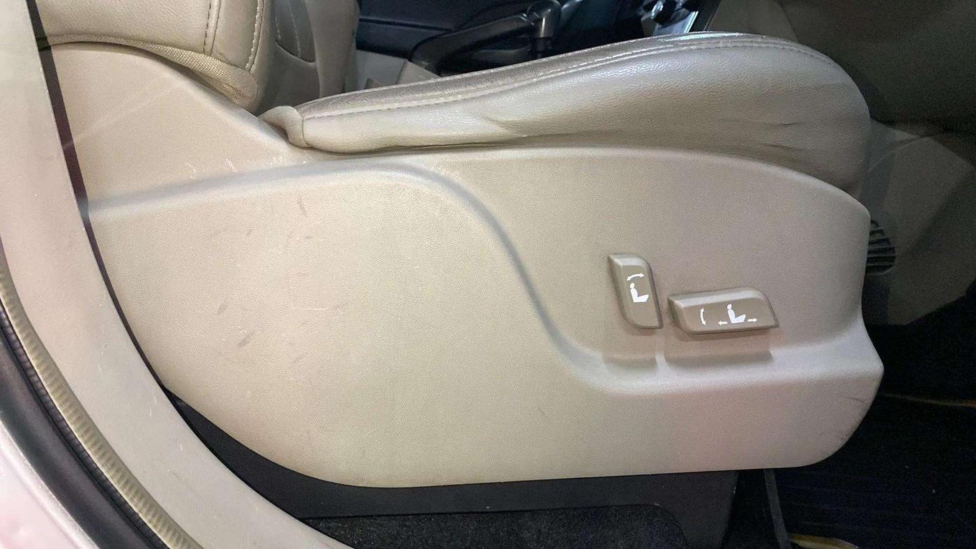 2015 Mahindra XUV500 W10 1.99, Diesel, Manual, 71,141 km, Driver Side Adjustment Panel