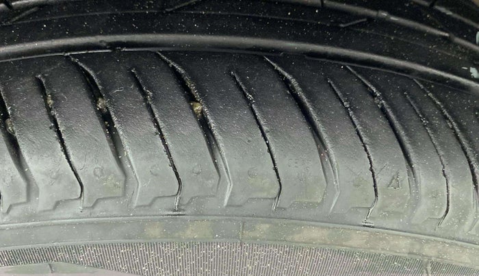 2020 Toyota Glanza G ISG, Petrol, Manual, 85,102 km, Right Front Tyre Tread