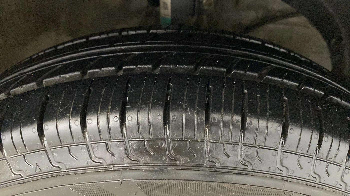 2020 Maruti Dzire VXI, Petrol, Manual, 82,557 km, Right Front Tyre Tread