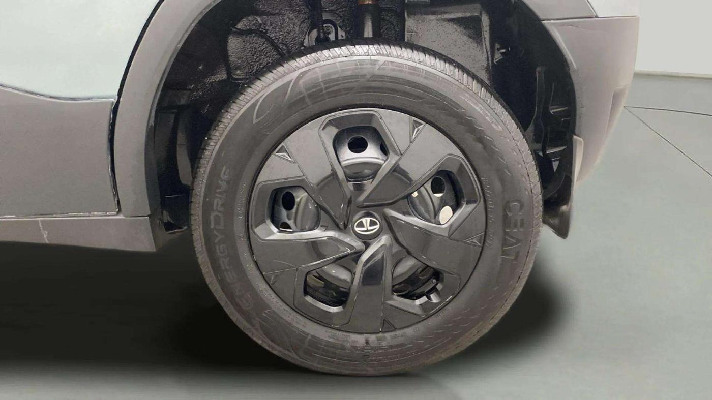 2023 Tata PUNCH ADVENTURE RHYTHM CNG MT, CNG, Manual, 8,932 km, Left Rear Wheel