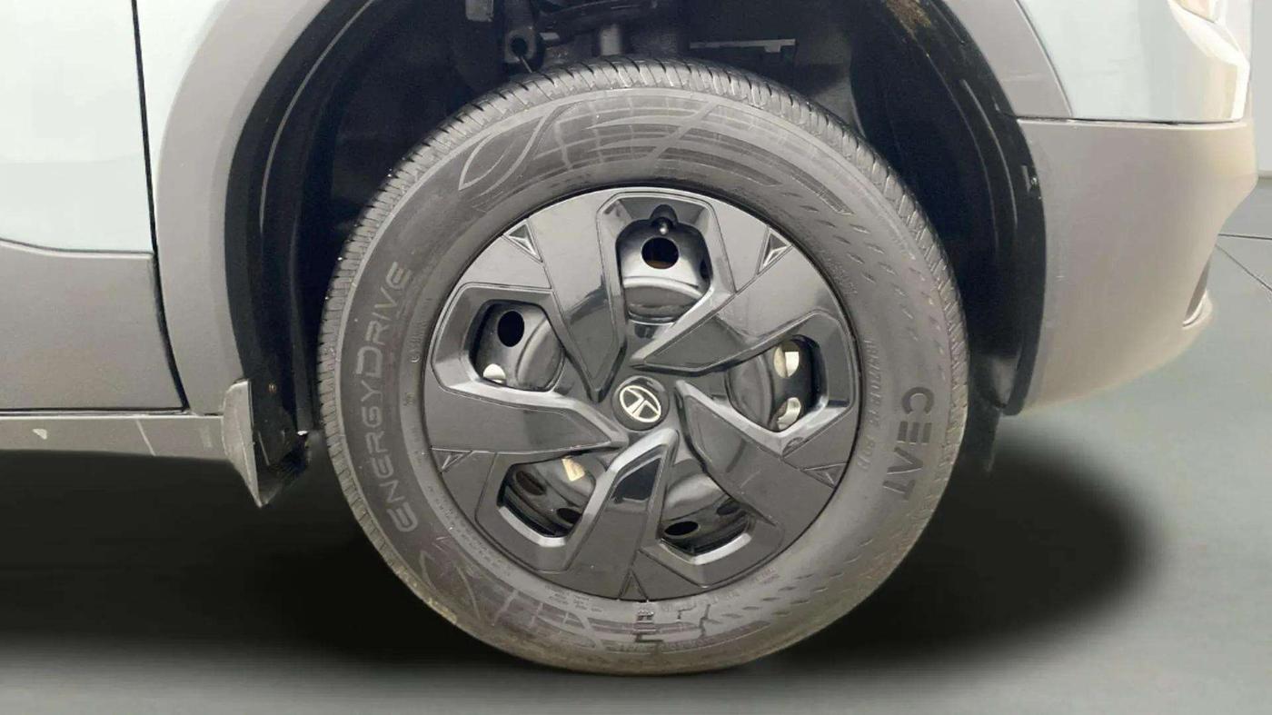 2023 Tata PUNCH ADVENTURE RHYTHM CNG MT, CNG, Manual, 8,932 km, Right Front Wheel