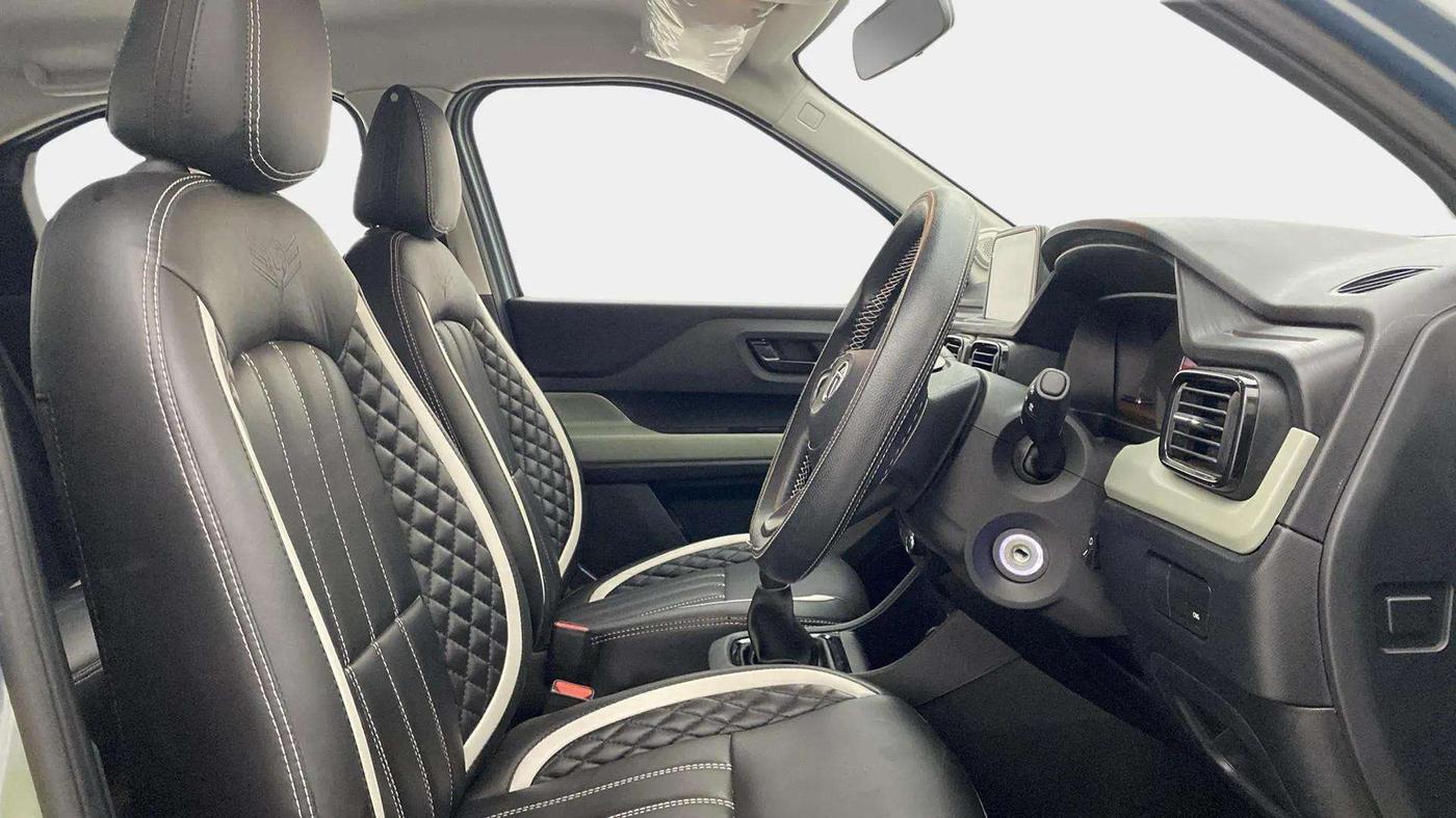 2023 Tata PUNCH ADVENTURE RHYTHM CNG MT, CNG, Manual, 8,932 km, Right Side Front Door Cabin