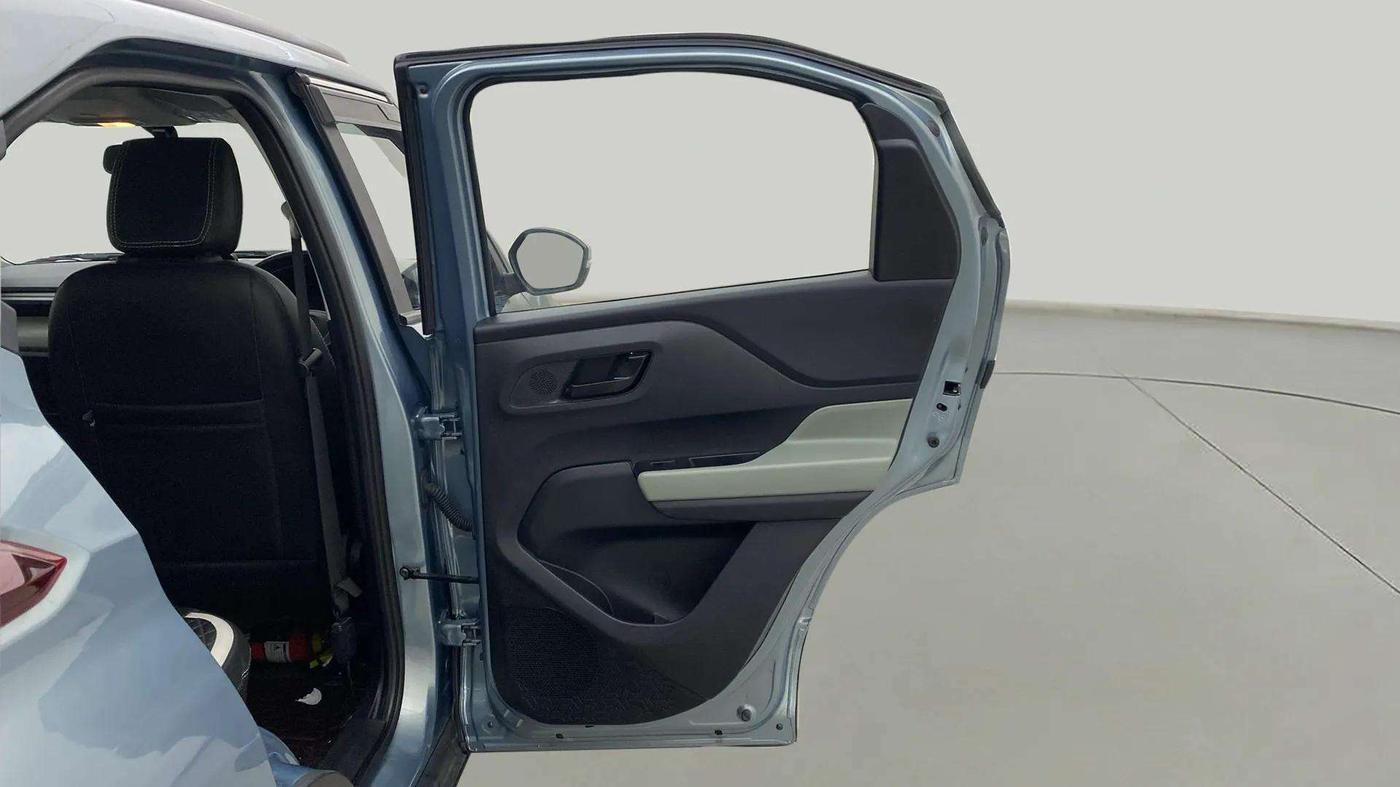2023 Tata PUNCH ADVENTURE RHYTHM CNG MT, CNG, Manual, 8,932 km, RHS Rear Door