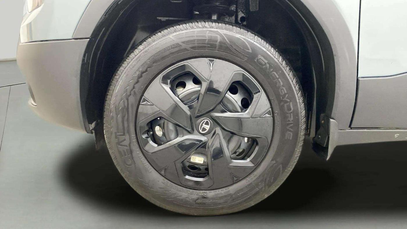 2023 Tata PUNCH ADVENTURE RHYTHM CNG MT, CNG, Manual, 8,932 km, Left Front Wheel