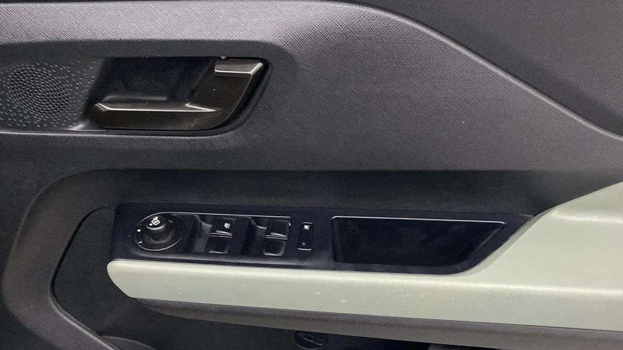 2023 Tata PUNCH ADVENTURE RHYTHM CNG MT, CNG, Manual, 8,932 km, Driver Side Door Panels Control