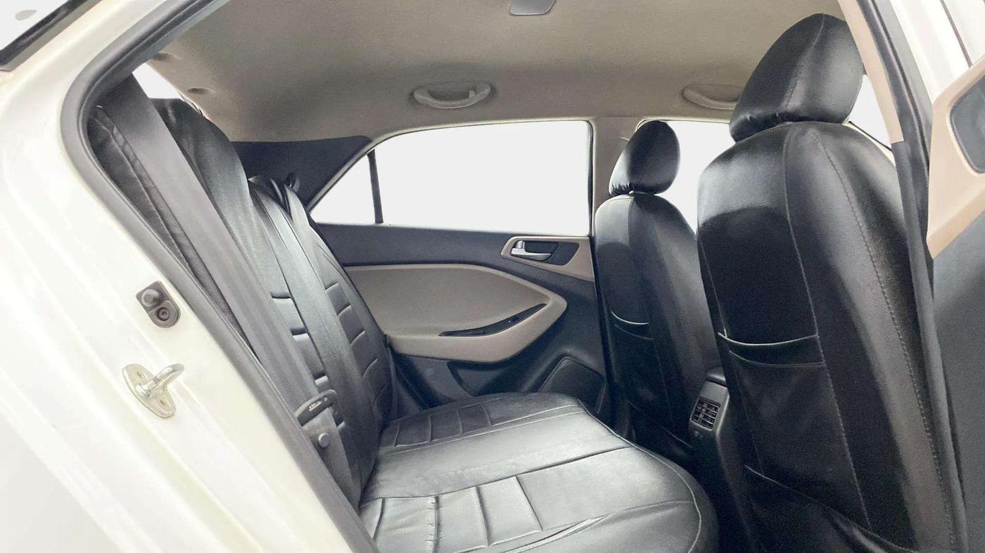 2019 Hyundai Elite i20 MAGNA PLUS 1.2, Petrol, Manual, 30,068 km, Right Side Rear Door Cabin