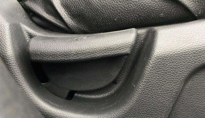 2019 Hyundai Elite i20 MAGNA PLUS 1.2, Petrol, Manual, 30,068 km, Driver Side Adjustment Panel