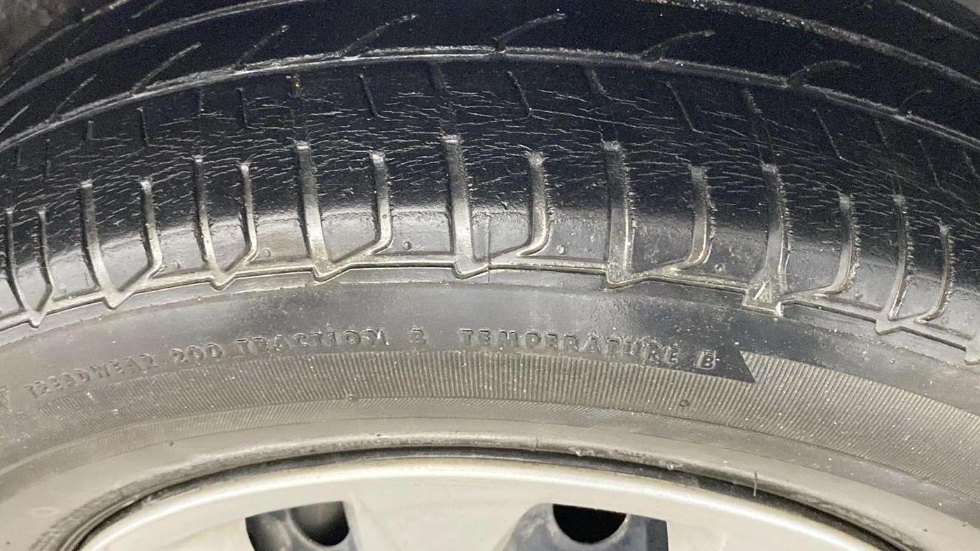 2019 Hyundai Elite i20 MAGNA PLUS 1.2, Petrol, Manual, 30,068 km, Right Front Tyre Tread