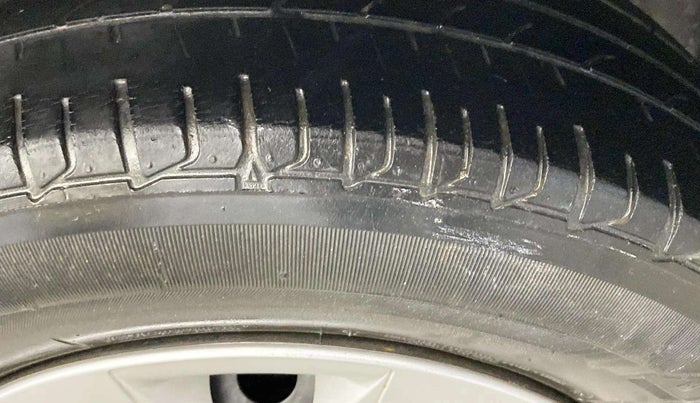 2019 Hyundai Elite i20 MAGNA PLUS 1.2, Petrol, Manual, 30,068 km, Right Rear Tyre Tread