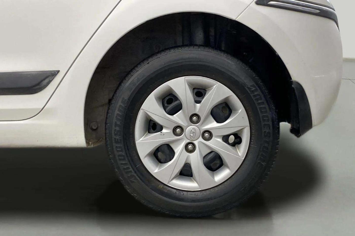 2019 Hyundai Elite i20 MAGNA PLUS 1.2, Petrol, Manual, 30,068 km, Left Rear Wheel