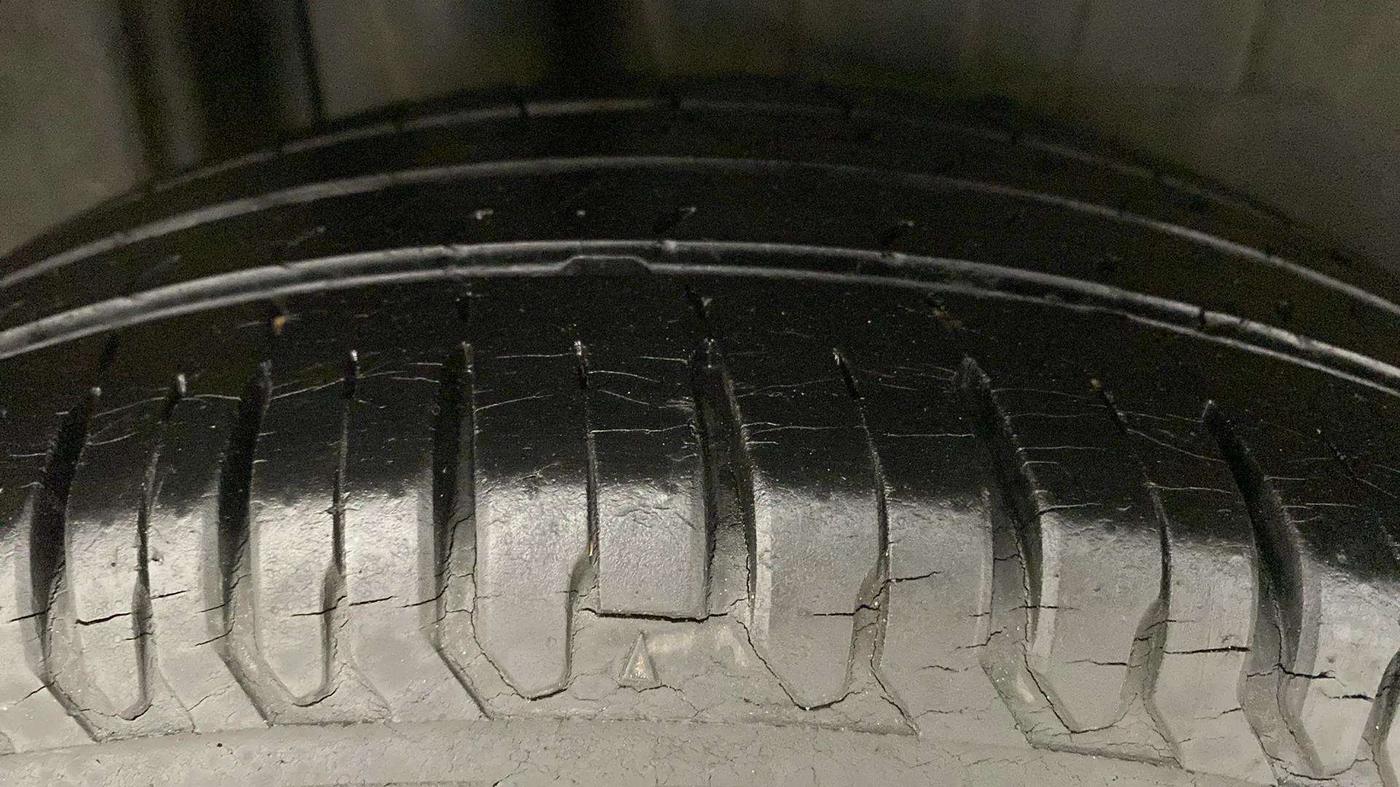 2018 Maruti Dzire ZXI PLUS, Petrol, Manual, 32,053 km, Right Rear Tyre Tread