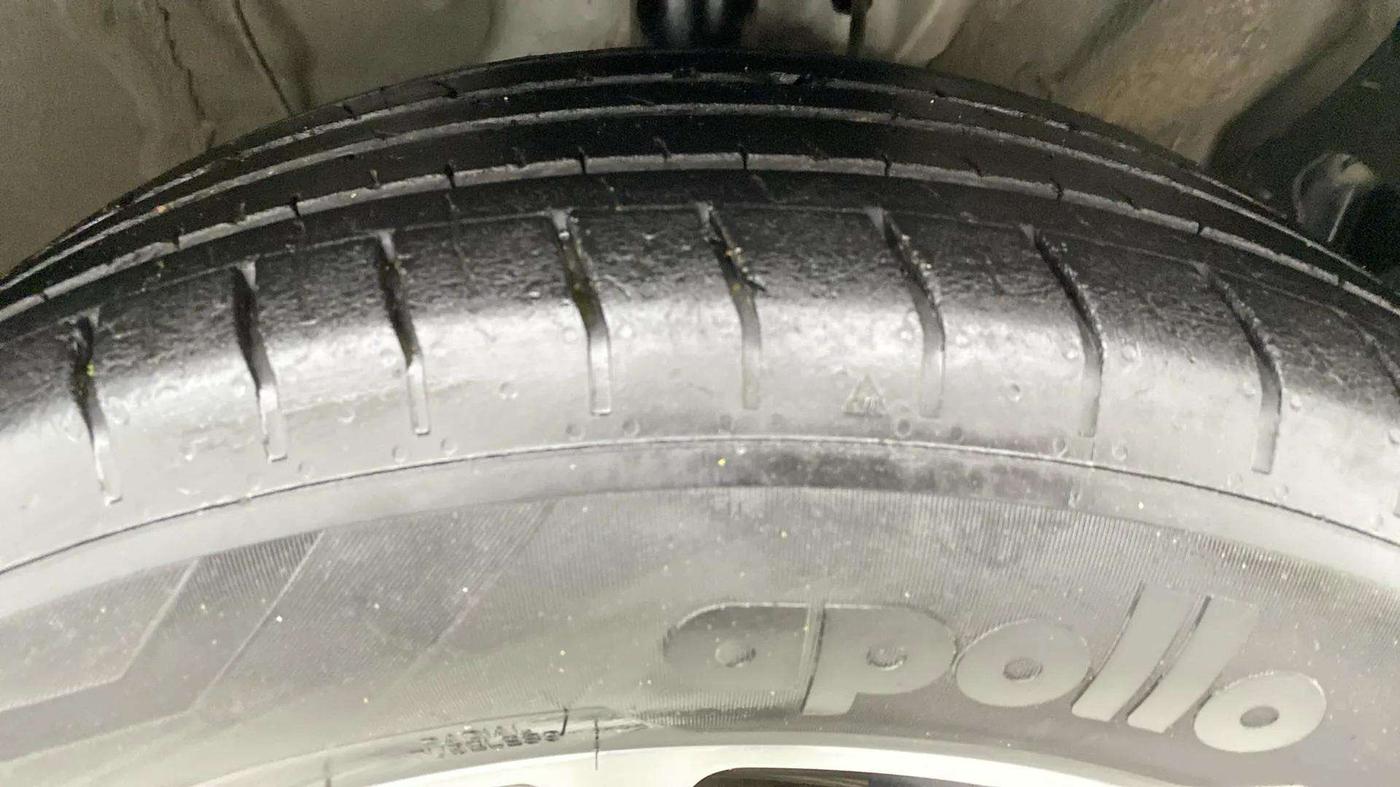 2022 Hyundai Creta SX (O) AT 1.5 DIESEL, Diesel, Automatic, 34,335 km, Right Front Tyre Tread