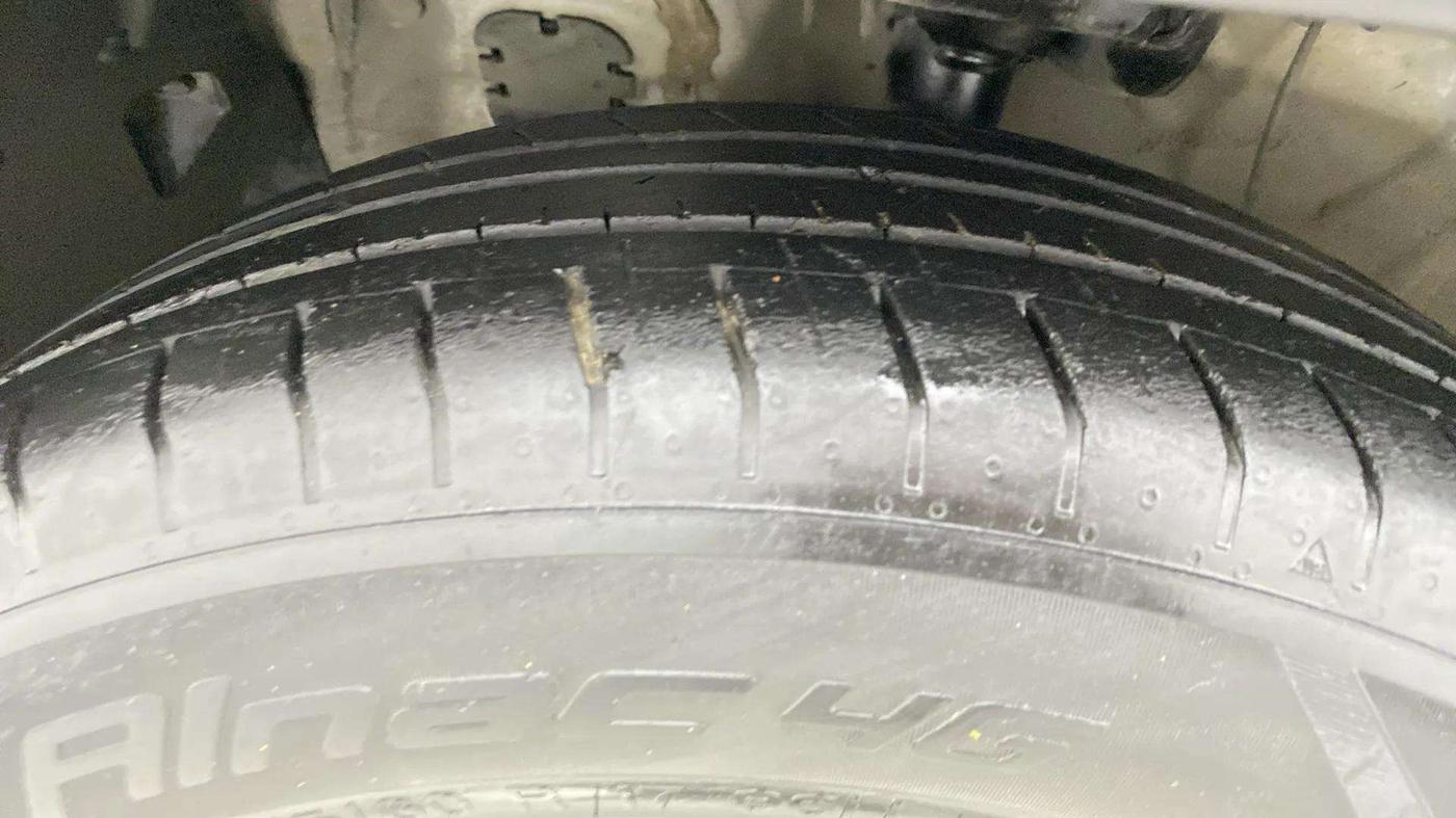 2022 Hyundai Creta SX (O) AT 1.5 DIESEL, Diesel, Automatic, 34,335 km, Left Front Tyre Tread