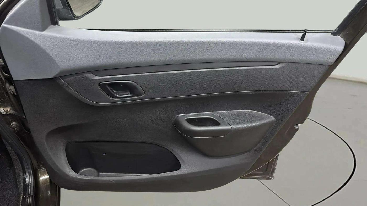 2022 Renault Kwid RXT 1.0 AMT (O), Petrol, Automatic, 14,789 km, Driver Side Door Panels Control