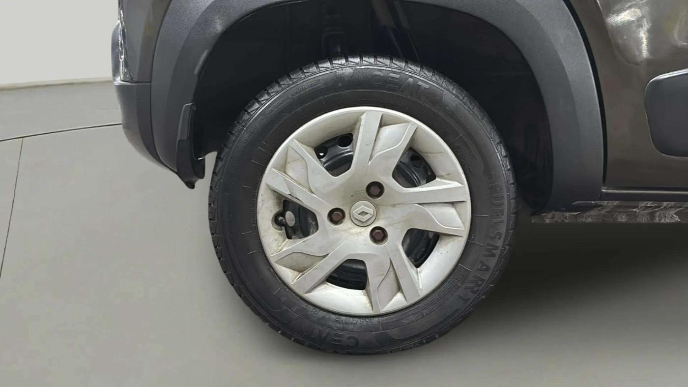 2022 Renault Kwid RXT 1.0 AMT (O), Petrol, Automatic, 14,789 km, Right Rear Wheel