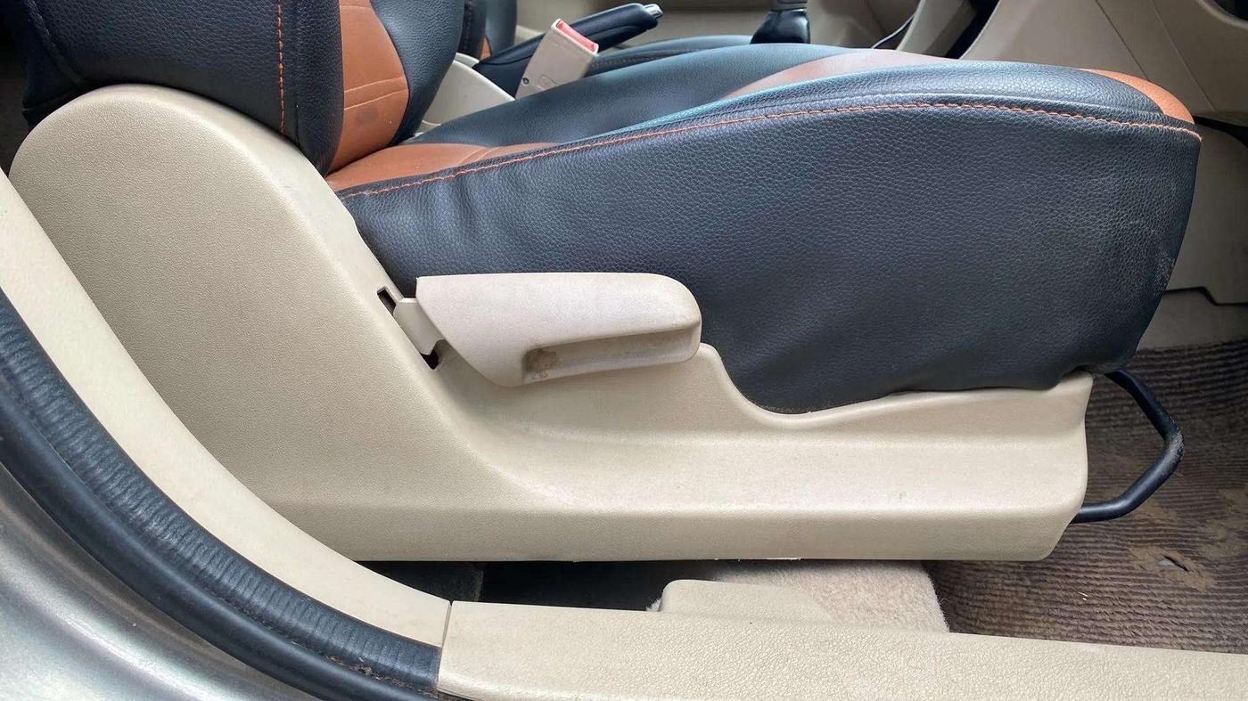 2021 Maruti Ciaz SIGMA 1.5 SHVS MT  PETROL, Petrol, Manual, 72,726 km, Driver Side Adjustment Panel