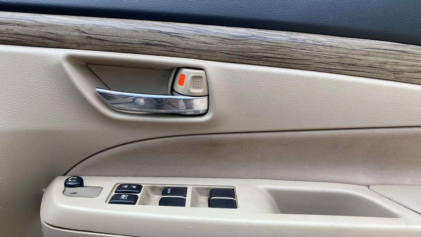 2021 Maruti Ciaz SIGMA 1.5 SHVS MT  PETROL, Petrol, Manual, 72,726 km, Driver Side Door Panels Control