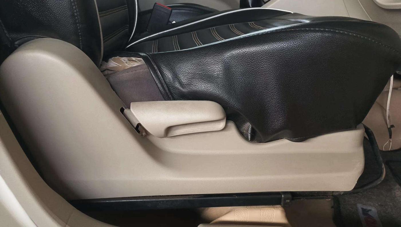 2017 Maruti Celerio VXI (O), Petrol, Manual, 74,582 km, Driver Side Adjustment Panel