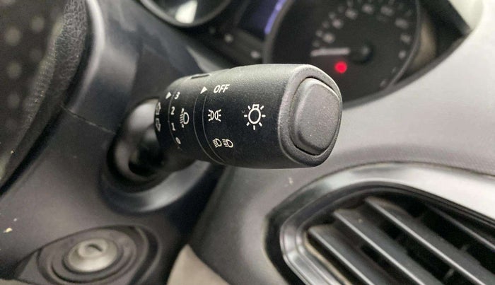 2016 Tata Tiago XT PETROL, Petrol, Manual, 50,373 km, Combination switch - Turn Indicator not functional