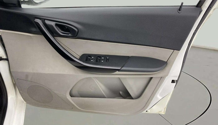 2016 Tata Tiago XT PETROL, Petrol, Manual, 50,373 km, Driver Side Door Panels Control