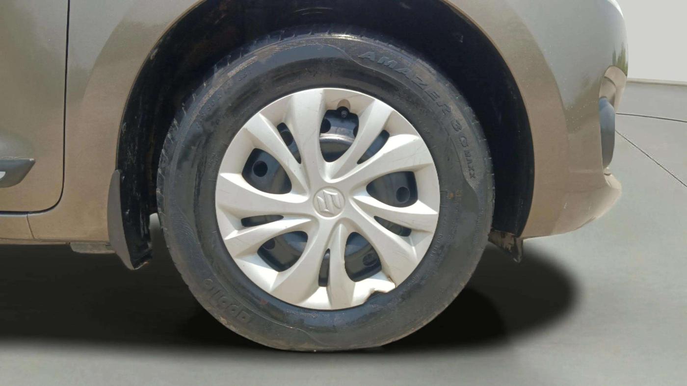 2020 Maruti Swift VXI, Petrol, Manual, 33,775 km, Right Front Wheel