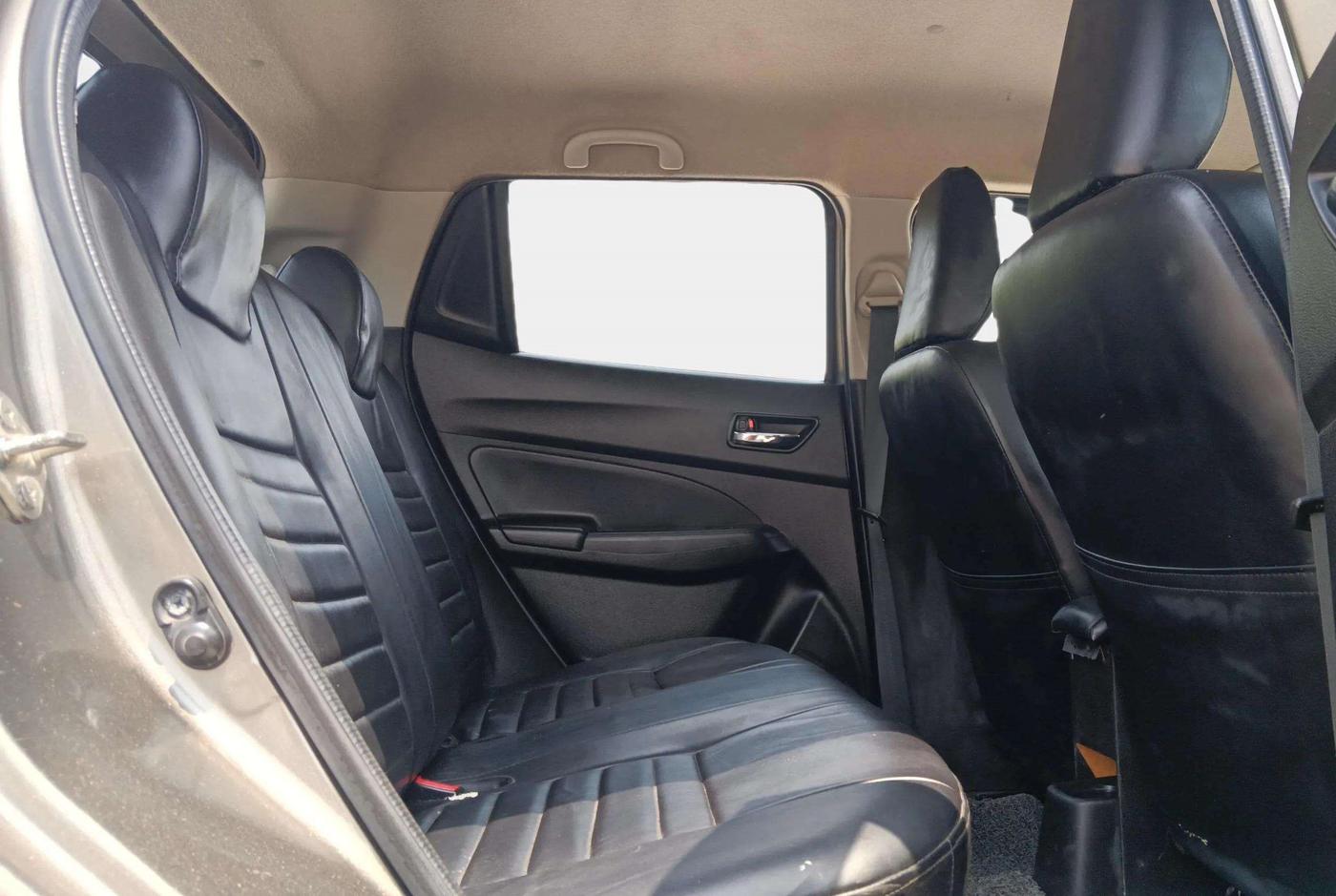 2020 Maruti Swift VXI, Petrol, Manual, 33,775 km, Right Side Rear Door Cabin