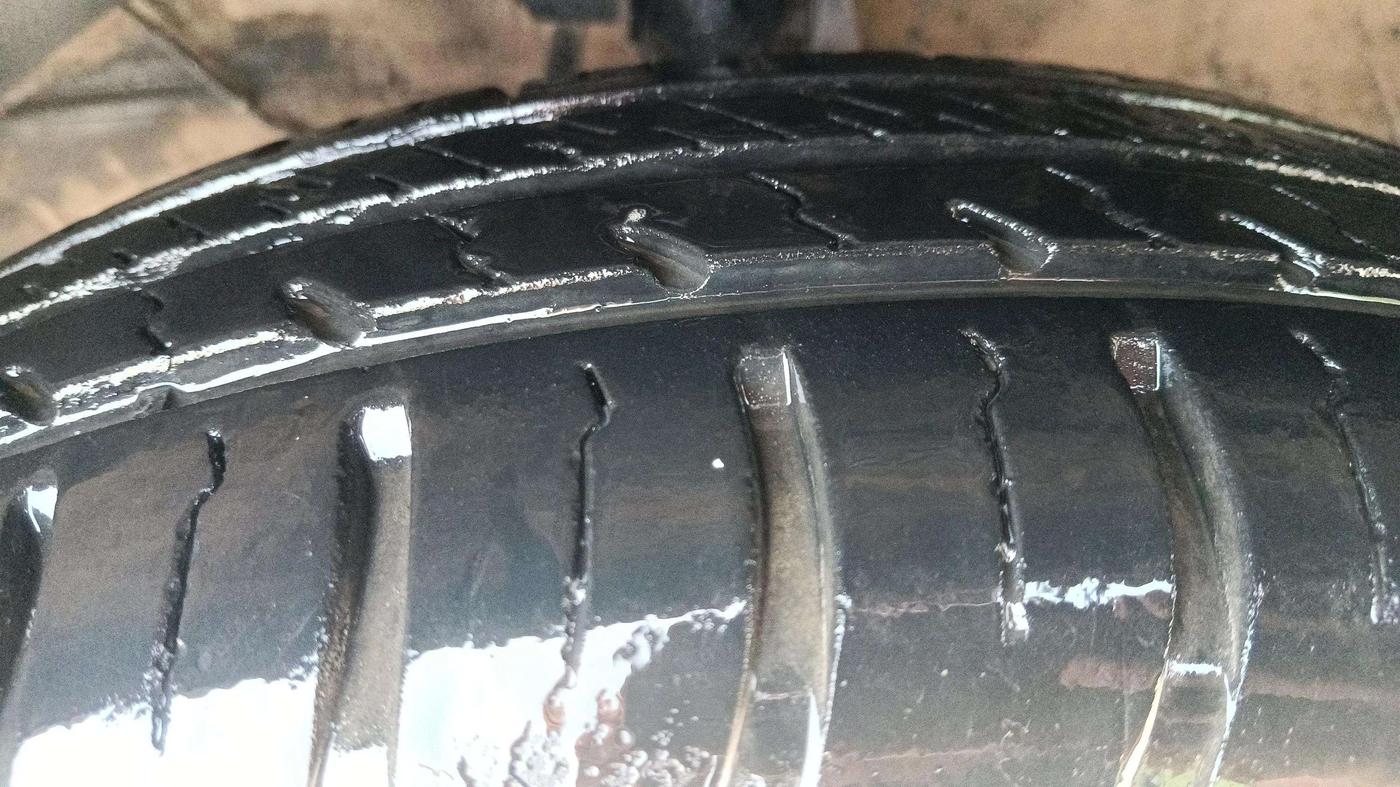 2020 Maruti Swift VXI, Petrol, Manual, 33,775 km, Left Front Tyre Tread