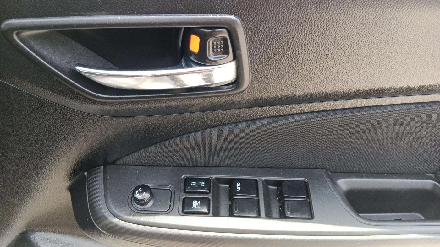 2020 Maruti Swift VXI, Petrol, Manual, 33,775 km, Driver Side Door Panels Control