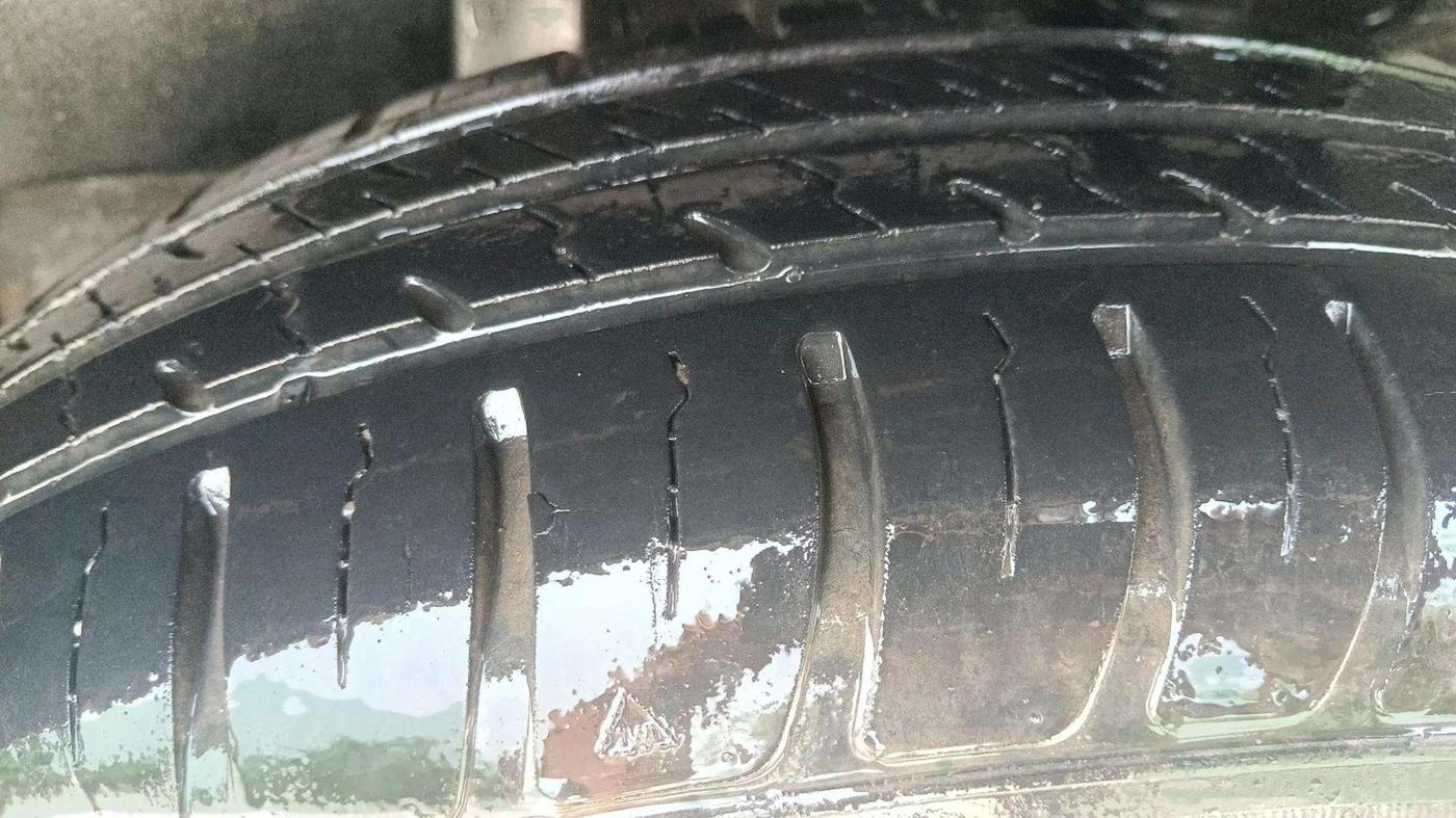2020 Maruti Swift VXI, Petrol, Manual, 33,775 km, Left Rear Tyre Tread