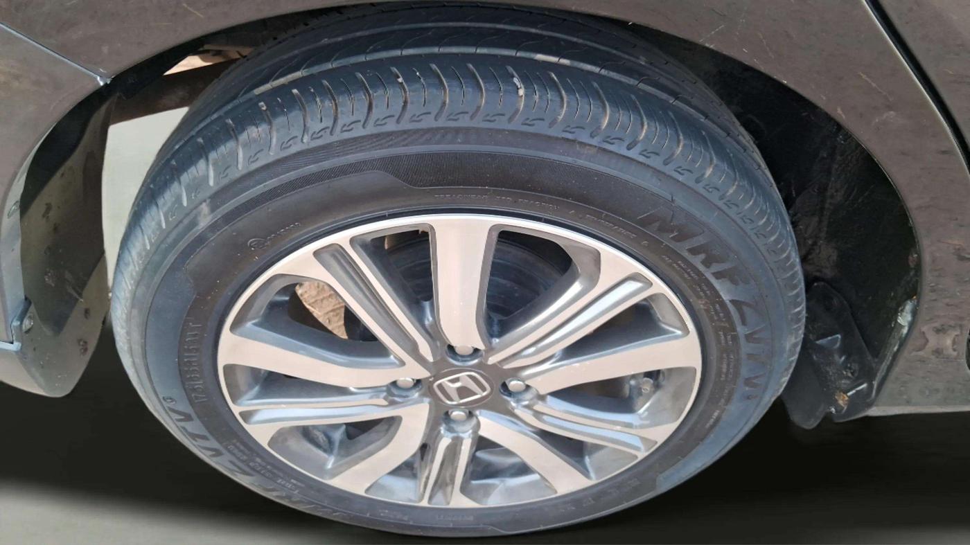 2022 Honda Amaze 1.2L I-VTEC VX CVT, Petrol, Automatic, 27,058 km, Right Rear Tyre Tread