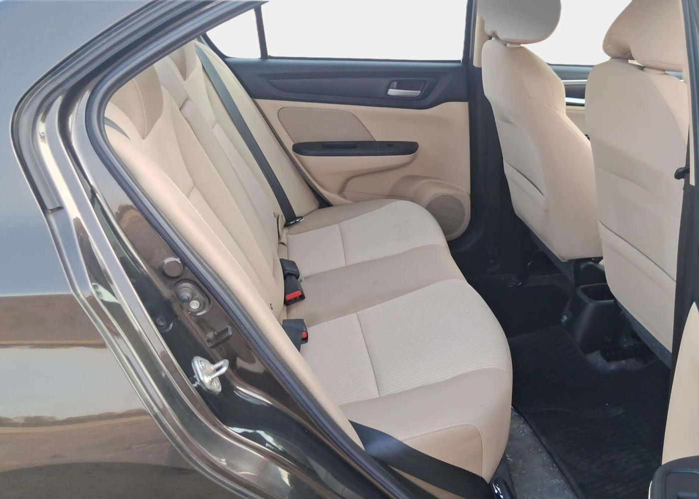 2022 Honda Amaze 1.2L I-VTEC VX CVT, Petrol, Automatic, 27,058 km, Right Side Rear Door Cabin
