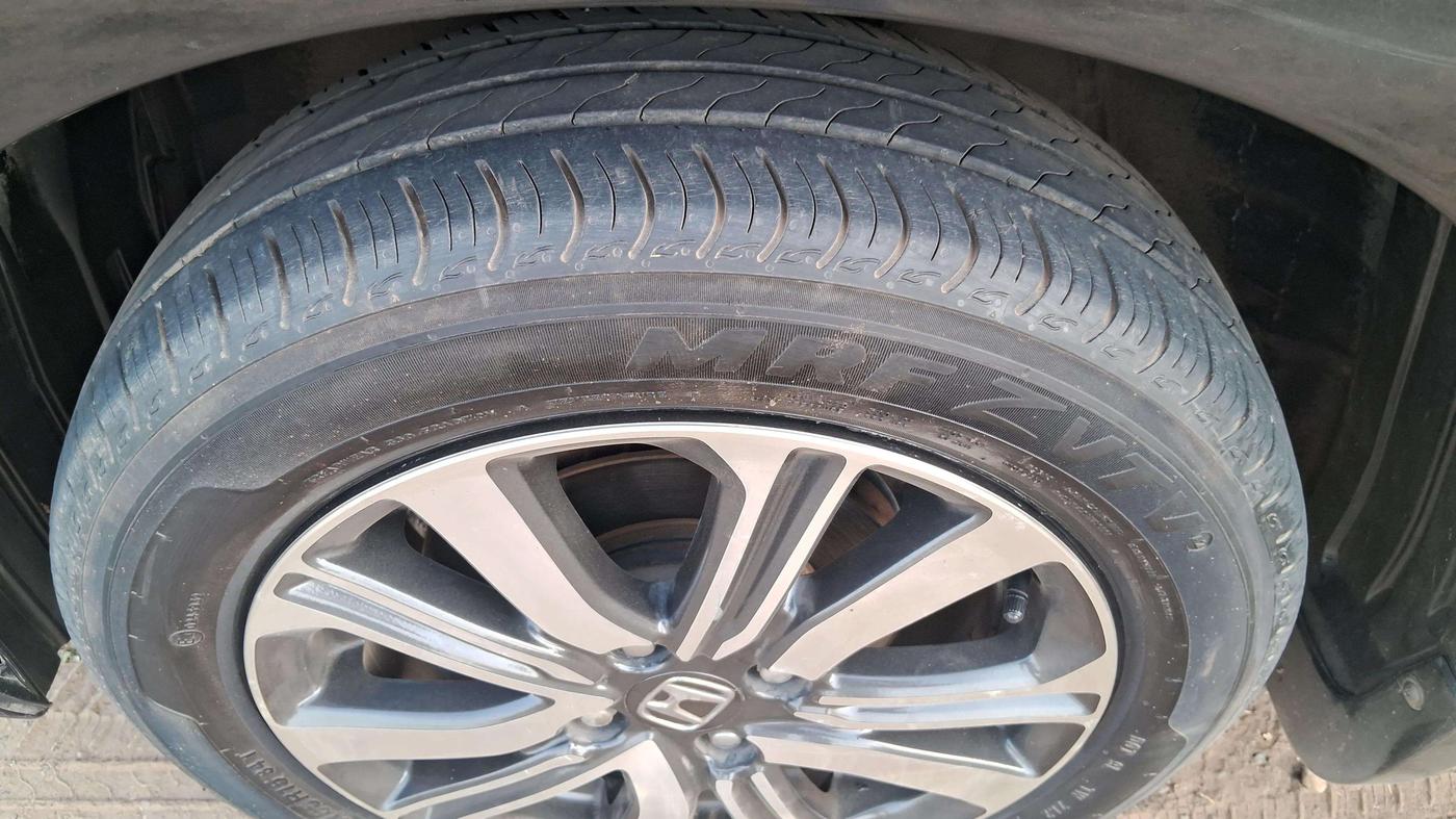 2022 Honda Amaze 1.2L I-VTEC VX CVT, Petrol, Automatic, 27,058 km, Left Front Tyre Tread