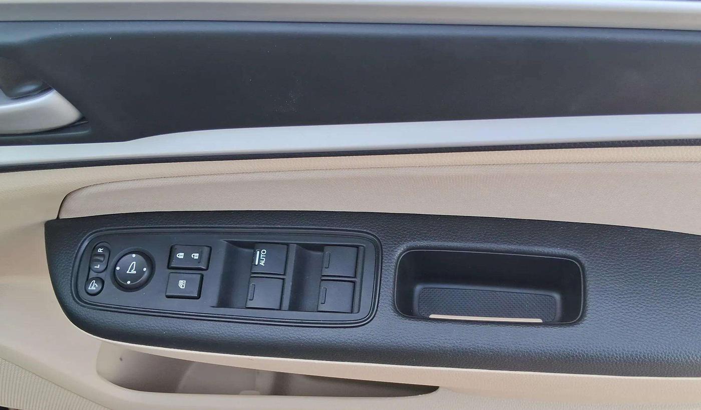 2022 Honda Amaze 1.2L I-VTEC VX CVT, Petrol, Automatic, 27,058 km, Driver Side Door Panels Control