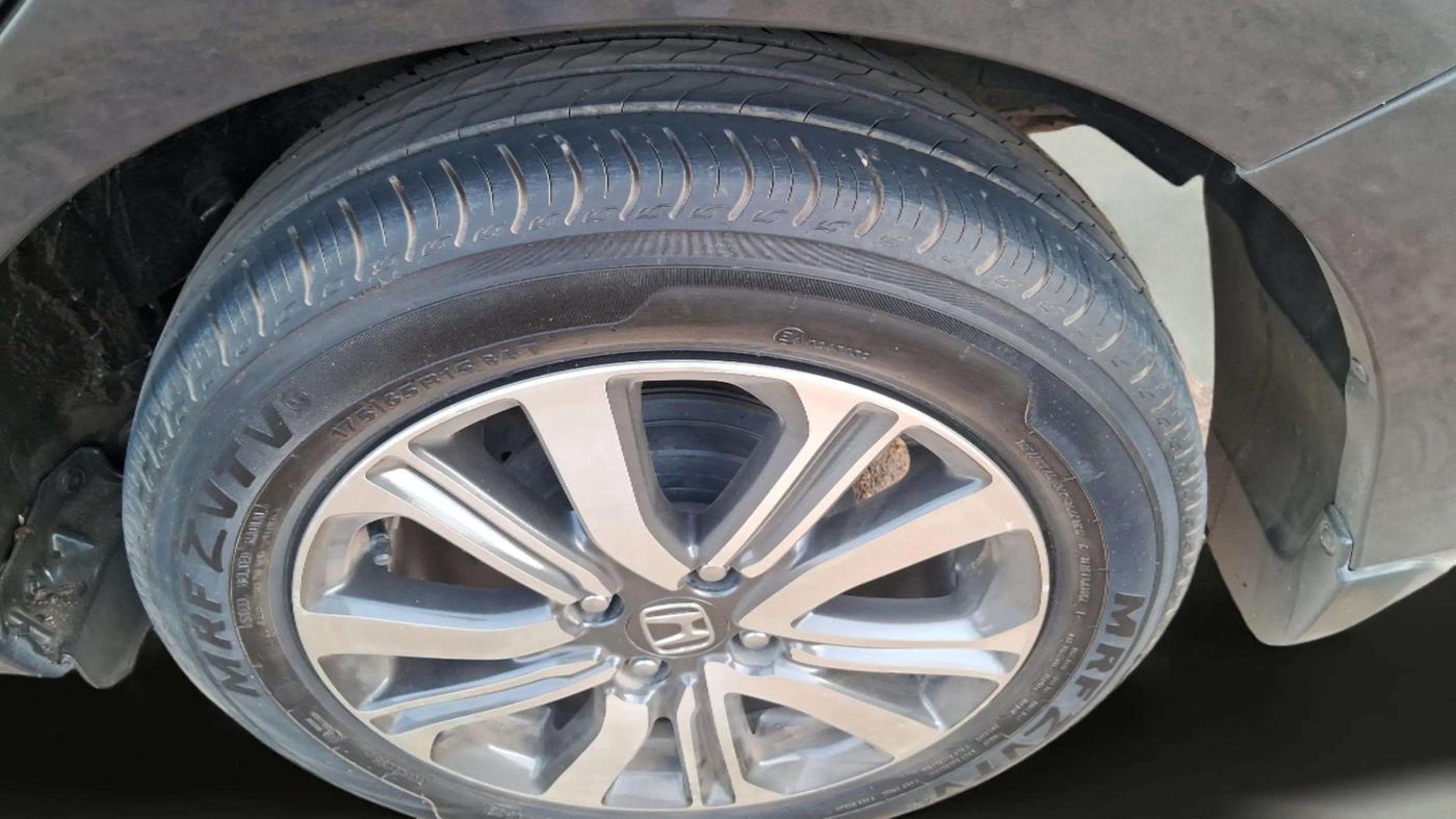 2022 Honda Amaze 1.2L I-VTEC VX CVT, Petrol, Automatic, 27,058 km, Left Rear Tyre Tread