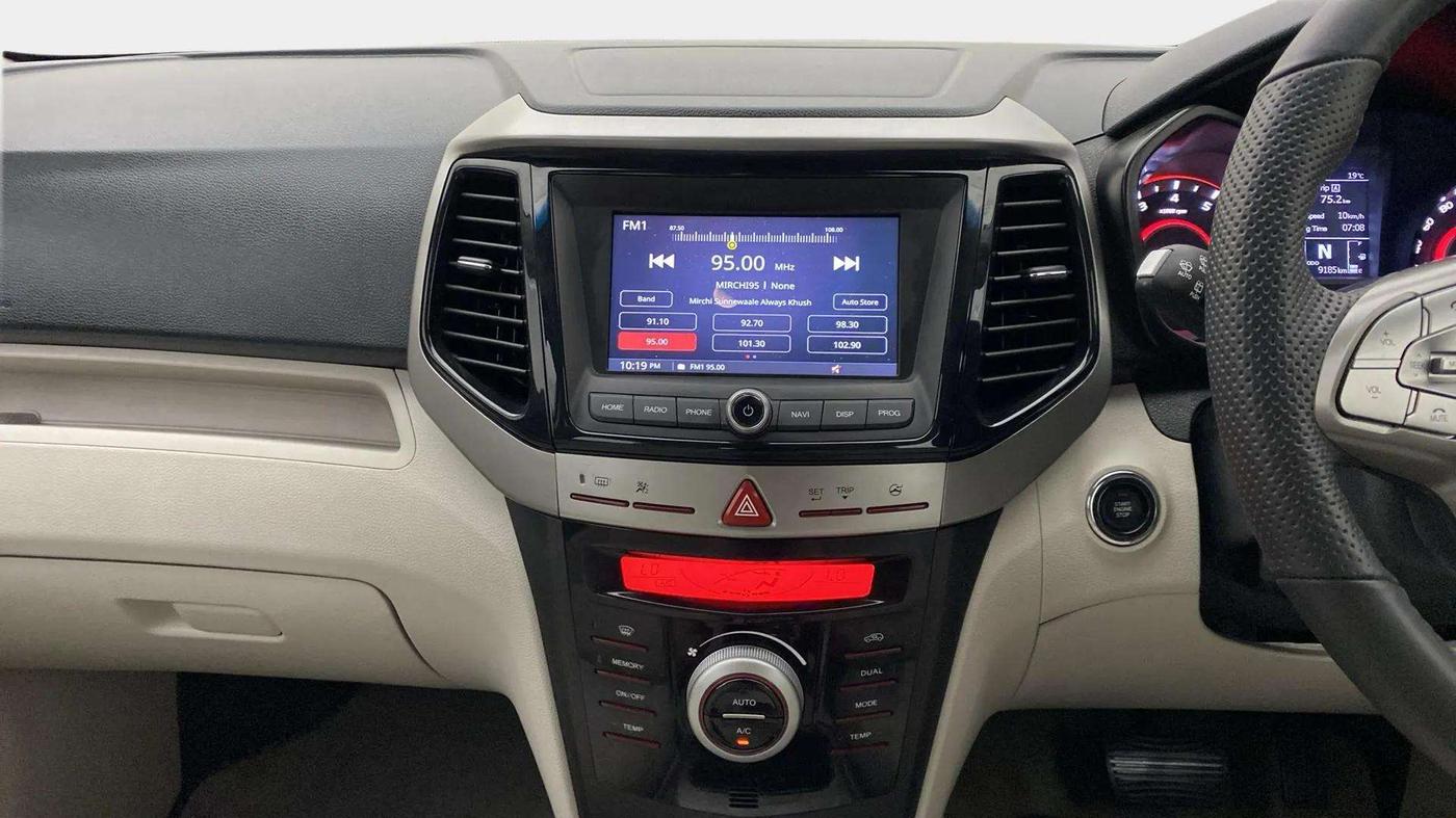 2022 Mahindra XUV300 W8 (O) 1.2 PETROL AMT, Petrol, Automatic, 9,185 km, Air Conditioner